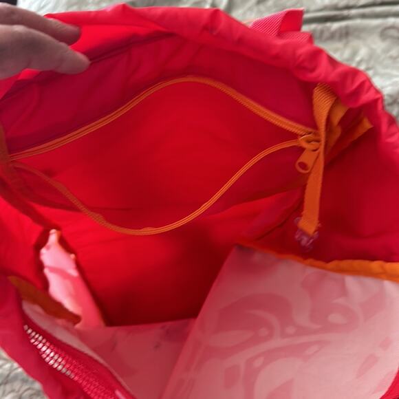 Lands' End | Floral Mesh Cinch Closure Backpack w/ Monogram TSP - Picture 7 of 14